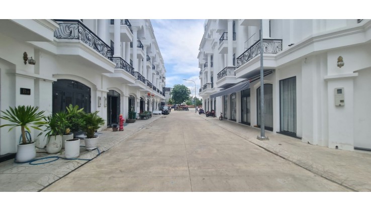 Nhà Phố Hiện Đại Gần Chợ Tây Ninh – Vị Trí Đắc Địa, Giá Hấp Dẫn!