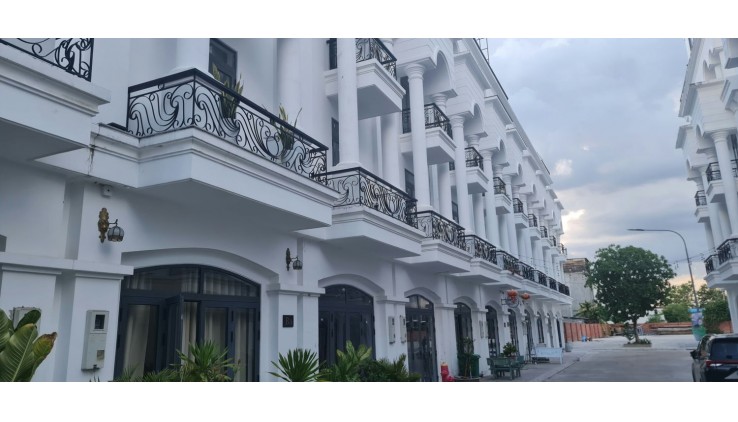 Nhà Phố Hiện Đại Gần Chợ Tây Ninh – Vị Trí Đắc Địa, Giá Hấp Dẫn!
