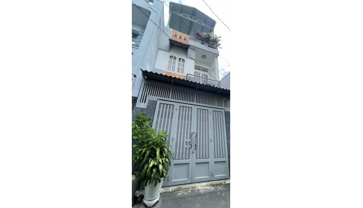 NHÀ GÒ VẤP - PHƯỜNG 8 XE HƠI NGỦ TRONG NHÀ