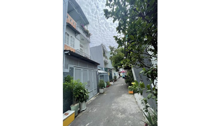 NHÀ GÒ VẤP - PHƯỜNG 8 XE HƠI NGỦ TRONG NHÀ