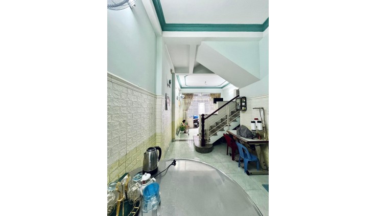 NHÀ GÒ VẤP - PHƯỜNG 8 XE HƠI NGỦ TRONG NHÀ