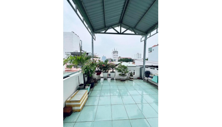 NHÀ GÒ VẤP - PHƯỜNG 8 XE HƠI NGỦ TRONG NHÀ