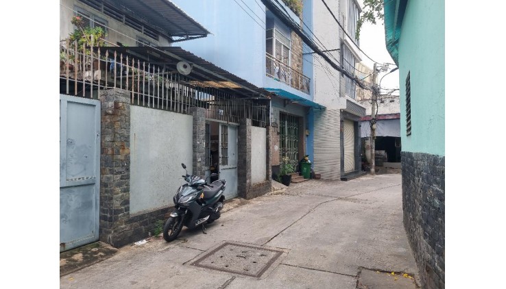 Nhà chính chủ cần bán nhà ở hẻm xe hơi thông , 69M2 , mặt tiền nhà 5.5M , nở hậu tài lộc . ở ngay trung quận tân bình .
