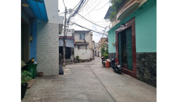 Nhà chính chủ cần bán nhà ở hẻm xe hơi thông , 69M2 , mặt tiền nhà 5.5M , nở hậu tài lộc . ở ngay trung quận tân bình .