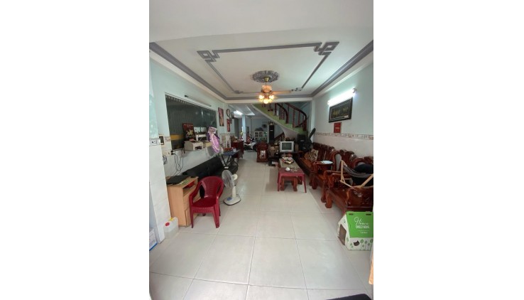 TỈNH LỘ 10 LÔ GỐC 2 MẶT THOÁNG - NHÀ 3 TẦNG ĐÚC BTCT 64M2 - SỔ HOÀN CÔNG ĐỦ - CHỈ HƠN 4 TỶ