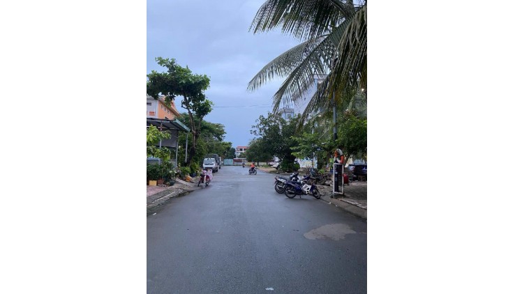 CỰC HIẾM !!! NHÀ 2 MT HẺM XE TẢI NÉ NHAU, 4 TẦNG BTCT , NỞ HẬU SỔ HOÀN CÔNG ĐỦ,TẶNG FULL NỘI THẤT , NHỈNH 9 TỶ ,