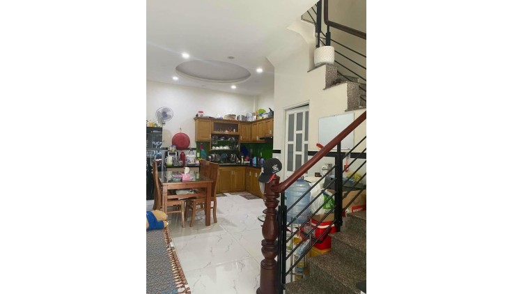 *Bán Nhà Quận 3- Hàng Hiếm Ngang 5.2m,4Tầng Sổ Vuông Đẹp, Hoàn Công Đủ Xíu 9TỶ