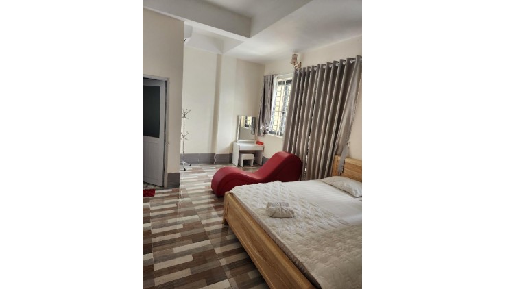BÁN GẤP KHÁCH SẠN 6 TẦNG, DOANH THU HƠN 100TR/THÁNG, MẶT TIỀN HT13.