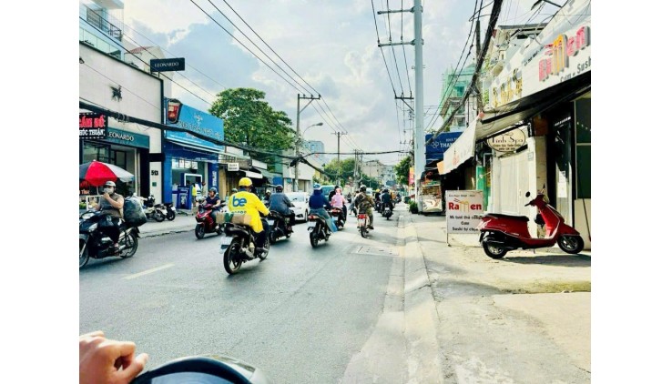 Mặt tiền đường âu cơ 28M2 khu trung tâm kinh doanh đỉnh cao , tiện để kinh doanh đủ loại mặt hàng .