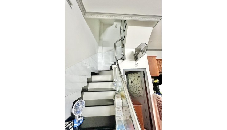 MẶT TIỀN HẺM ĐƯỜNG 3 THÁNG 2 - Q.10 - VỊ TRÍ KINH DOANH - 4 TẦNG - 20M2 - SỔ ĐẸP VUÔNG - HOÀN CÔNG ĐỦ