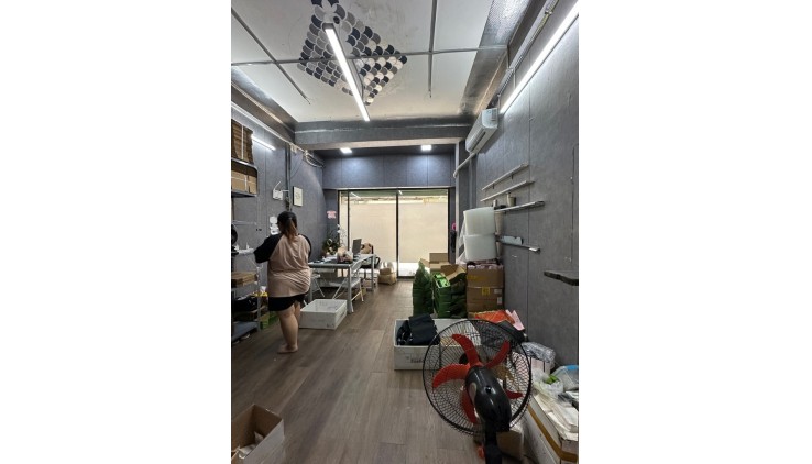 Bán nhà 595/ Cách Mạng Tháng Tám Q10, 43m2, đang cho thuê 12tr/tháng, 3.8tỷ.,