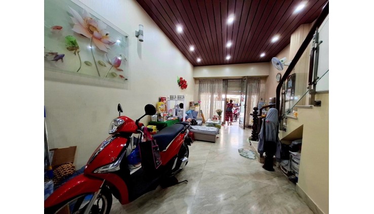 [TÂN BÌNH] HIẾM CÓ KHÓ TÌM, NHÀ HAI MẶT TIỀN KINH DOANH ĐỈNH CHỢ HOÀNG HOA THÁM P.13 TÂN BÌNH, ĐƯỜNG 8M, 50M2 3 TẦNG MỚI ĐẸP, VUÔNG ĐÉT , KHÔNG QUY