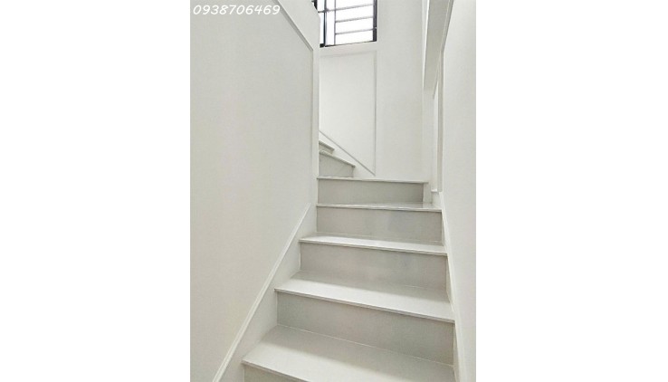 NHÀ TRUNG TÂM QUẬN 10 - NGAY NGÃ 7 LÝ THÁI TỔ - 30M2 - 3 TẦNG - HẺM RỘNG THOÁNG - NHÀ MỚI ĐẸP LUNG LINH - XÁCH VALY VÀO Ở NGAY NHỈNH 5 TỶ.