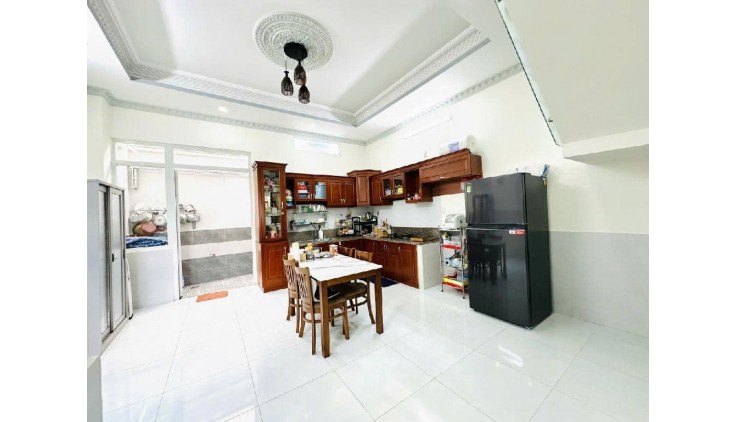 [SÁT VÁCH QUẬN 7] - NHÀ 2 TẦNG - CHỦ TẶNG FULL NỘI THẤT - NGANG 5m5 - Đ. HUỲNH TẤN PHÁT