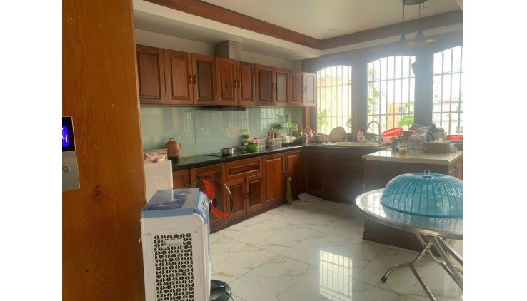 Bán nhà Đại Phúc, Đường số 6, có hầm, thang máy, giá 14.5 tỷ, liên hệ 0914864379