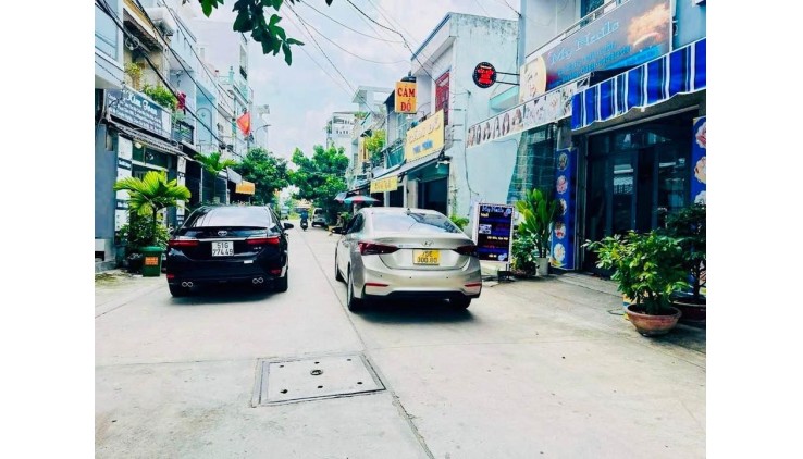 GIÁP AEON TÂN PHÚ - NGAY CHỢ 26/3 - ĐƯỜNG 8M THÔNG- BÁN ĐẤT TẶNG NHÀ C4 64M GIÁ 5 TỶ NHỈNH XÍU