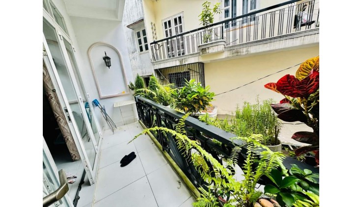 Bán Nhà Huỳnh Văn Bánh Phường 13 Quận Phú Nhuận.