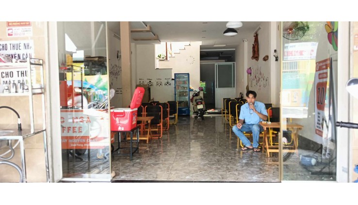 Cần sang quán cf nước ép sinh tố do không có người quản lý