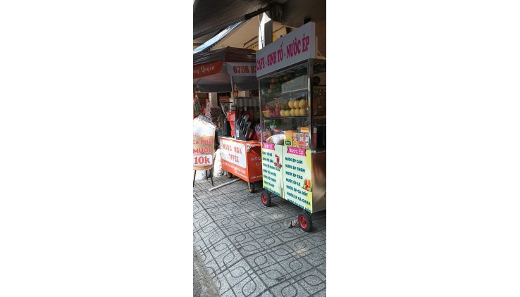 Cần sang quán cf nước ép sinh tố do không có người quản lý