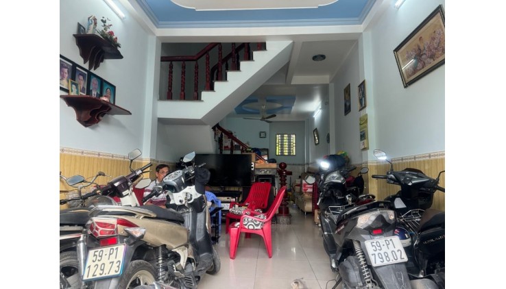 Gấp bán giảm 1 tỷ, Nhà 3 tầng, ĐH GTVT, Tô Ký, quận 12, 56m2, 3 tầng, 4PN, 4.15 Tỷ.