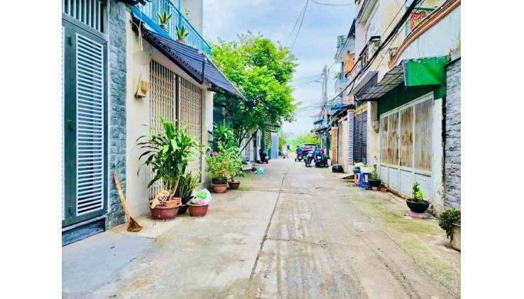 GIÁP TÂN PHÚ - GẦN CHỢ GÒ XOÀI - BÁN ĐẤT TẶNG NHÀ - HXH - 70M2 NHỈNH 4 TỶ XÍU