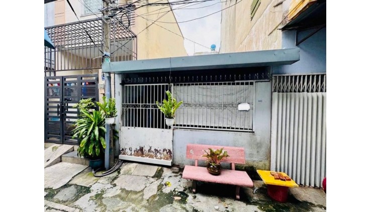 GIÁP TÂN PHÚ - GẦN CHỢ GÒ XOÀI - BÁN ĐẤT TẶNG NHÀ - HXH - 70M2 NHỈNH 4 TỶ XÍU