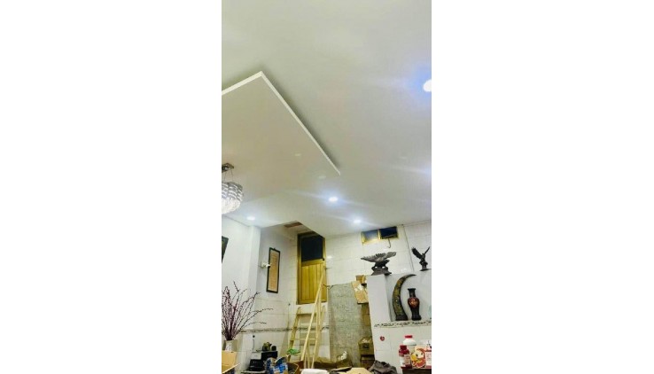 GIÁP TÂN BÌNH - HẺM XE HƠI ĐỖ CỬA - 4 TẦNG BTCT - 70M NGANG 5 BỀ THẾ GIÁ 6.15 TỶ TL