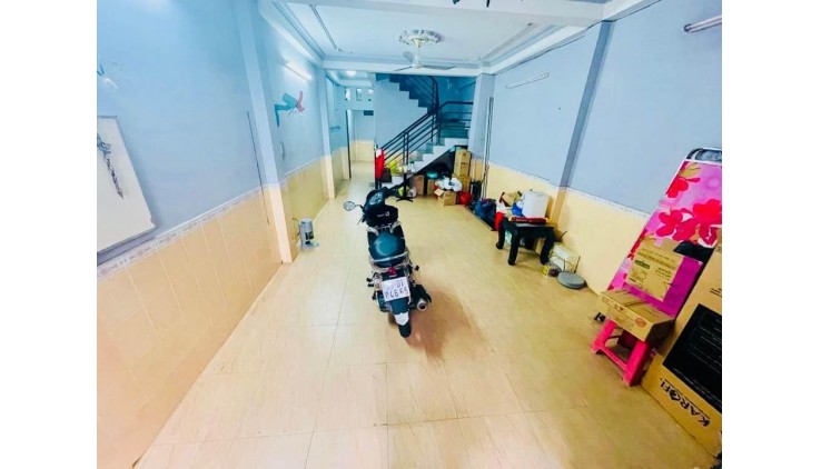 GIÁP TÂN BÌNH - HẺM 6 M - 4 TẦNG BTCT - 68M - 5 PHÒNG NGỦ GIÁ CHỈ 8.1 TỶ