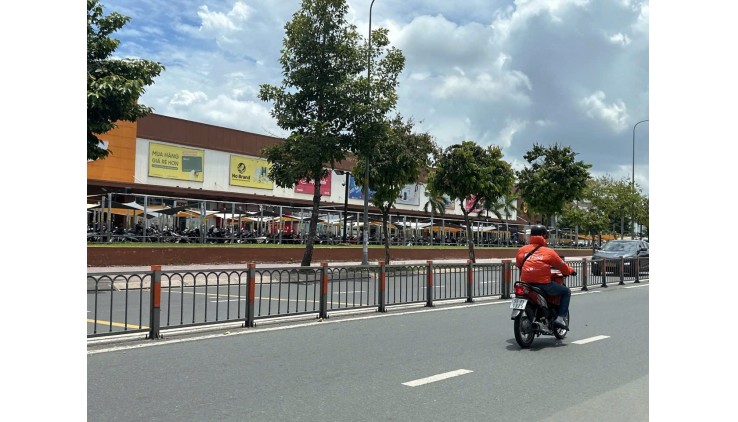 Bán CHDV 5 lầu có T.máy ngang 5m 90m2 8PN khoán 36 triệu ngay Emart Phan Văn Trị 14.5 tỷ