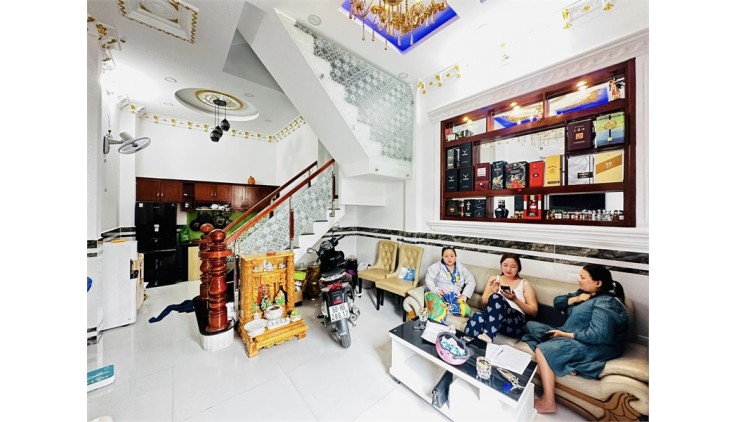 Giảm 8.4 tỷ về 6.9 tỷ! Nhà 9x9m, 4 Tầng, đ. Nguyễn Ảnh Thủ, gần Hiệp Thành City, Quận 12
