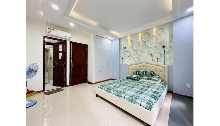 Nhà 4 tầng tặng nội thất, DT 4.3x14m,  Khu Phân Lô VIP  Phạm Văn Chiêu, P.14, Gò Vấp