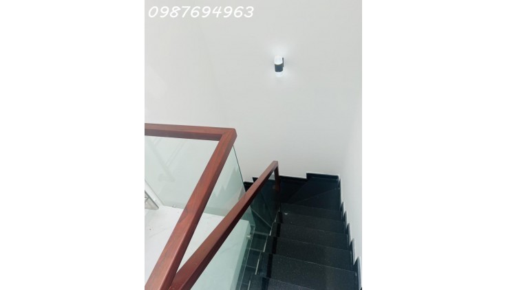 QUẬN 7, TRẦN XUÂN SOẠN - CĂN GỐC HẺM THÔNG THOÁNG - NHÀ MỚI XÂY ĐẸP DỌN VÀO Ở LIỀN - 5PN CHỖ ĐỂ XE RỘNG RÃI THÍCH HỢP Ở HOẶC CHO THUÊ CHDV - CHỈ 6T