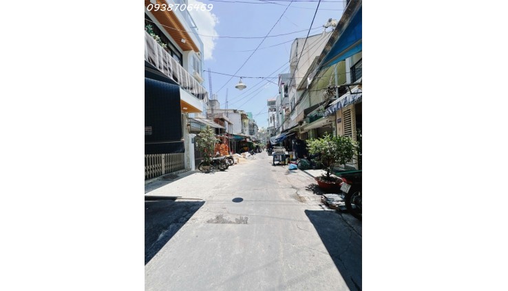 KHU VIP QUẬN 10 - NHÀ 3 TẦNG SÁT MẶT TIỀN ĐƯỜNG - DIỆN TÍCH SỬ DỤNG 50M2 - HẺM THÔNG THOÁNG, GẦN CHỢ Chỉ 4.7 TỶ.
