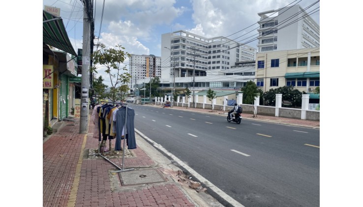 Cho thuê nhà nguyên căn 240m2 1pn mặt tiền đường Lê Văn Chí Linh Trung