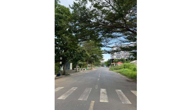 Bán Đất Quận 9 Siêu Hiếm ! Đất biệt thự giá cực rẻ ngay Liên Phường 450m2 giá chỉ 17.5 tỷ TL