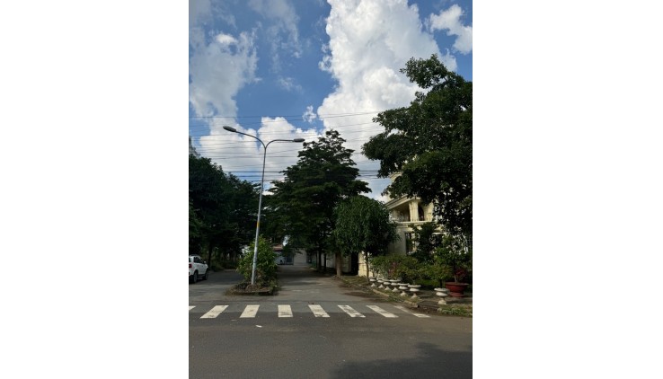 Bán Đất Quận 9 Siêu Hiếm ! Đất biệt thự giá cực rẻ ngay Liên Phường 450m2 giá chỉ 17.5 tỷ TL