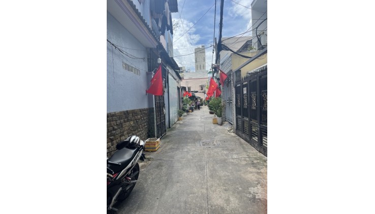 Chủ làm ăn tốt để lộc lại căn Nhà ngay trung tâm quận TÂN PHÚ  đường lũy bán bích , 44M2 3 tầng BTCT
