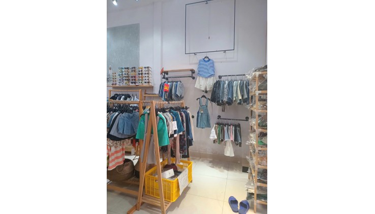 Bán nhà HXT 9m Đỗ Thừa Luông, Tân Quý, Tân Phú, DT 74m2 - 4 x 18.5 - 2 tầng,
Giá 7.6 tỷ TL.