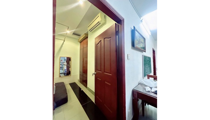 Bán căn hộ lầu 1, Chung cư 212 Nguyễn Trãi, Nguyễn Cư Trinh, Q1, 58m2, có sổ hồng