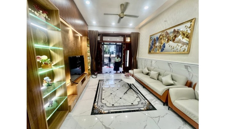 Bán nhà đẹp HXH Thông - DT 4 x 14m - 3 Lầu - 4 PN