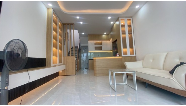Gần UBND P13 - HXH thông 16 chỗ - (4 x 10.5)m - 2 Tầng