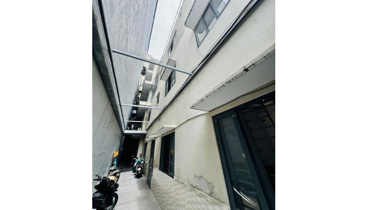 Bán CHDV mặt tiền ngay Nguyễn Chánh Sắt, P13, Tân Bình, 190m2, 5 tầng, thang máy.