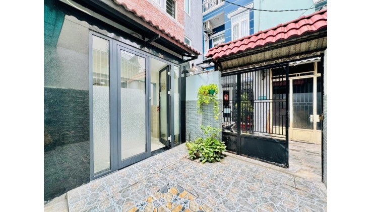 Gần Công Viên Làng Hoa - HXH Đỗ cửa - BTCT 3 Tầng - SHR