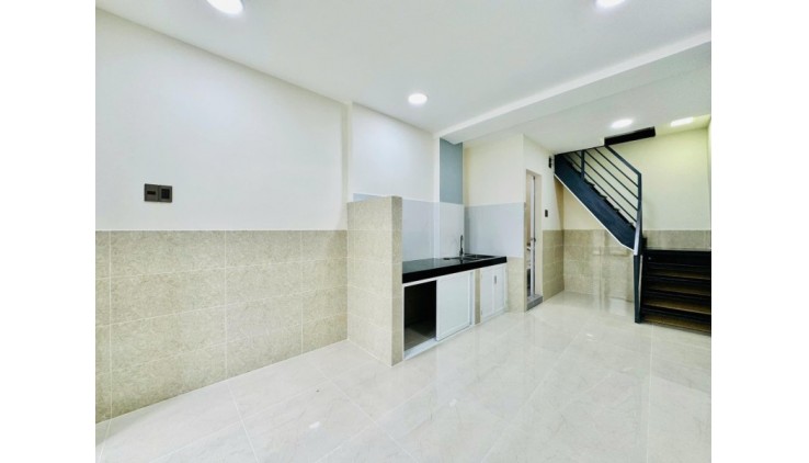 Gần Công Viên Làng Hoa - HXH Đỗ cửa - BTCT 3 Tầng - SHR