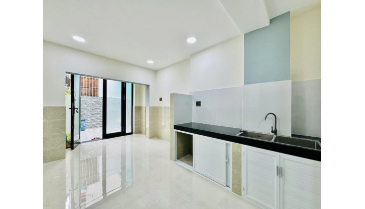 Gần Công Viên Làng Hoa - HXH Đỗ cửa - BTCT 3 Tầng - SHR