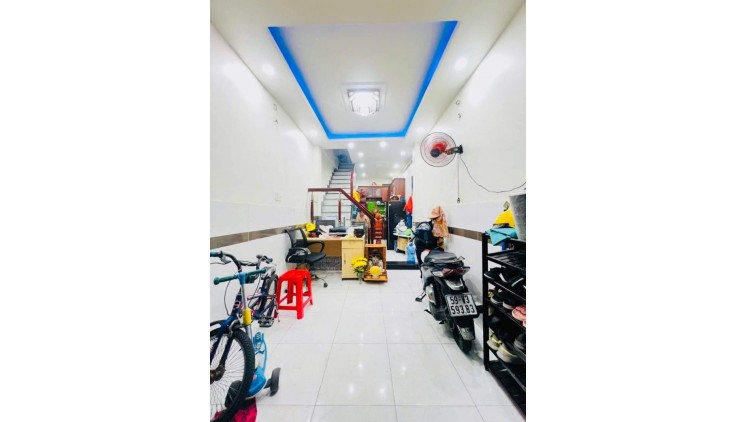 Ngay Nhà thờ Hạnh Thông Tây - Hẻm xe tải - BTCT 3 tầng - 3 phòng ngủ