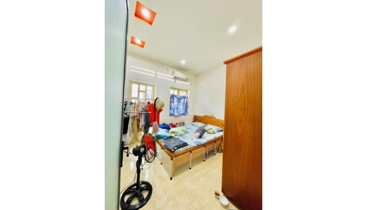Gần Công Viên Phường 11 - HXH 7 Chỗ - (3.6 x 12)m - BTCT 2 Tầng