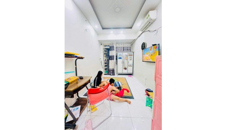 Ngay Nhà thờ Hạnh Thông Tây - Hẻm xe tải - BTCT 3 tầng - 3 phòng ngủ