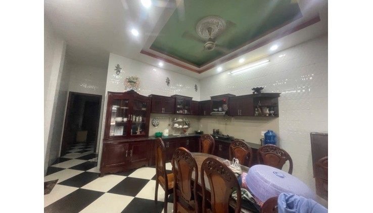 Bán nhà 7.5 tỷ. Linh Chiểu,  Thủ Đức. 83m2, 5 tầng, 7.5 tỷ.