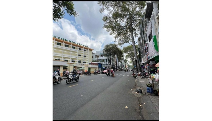 CHO THUÊ NHÀ NGUYÊN CĂN MẶT TIỀN TẠI NGUYỄN TRÃI, PHƯỜNG 8, QUẬN 5, HCM, GIÁ LÀ 80 TR/THÁNG